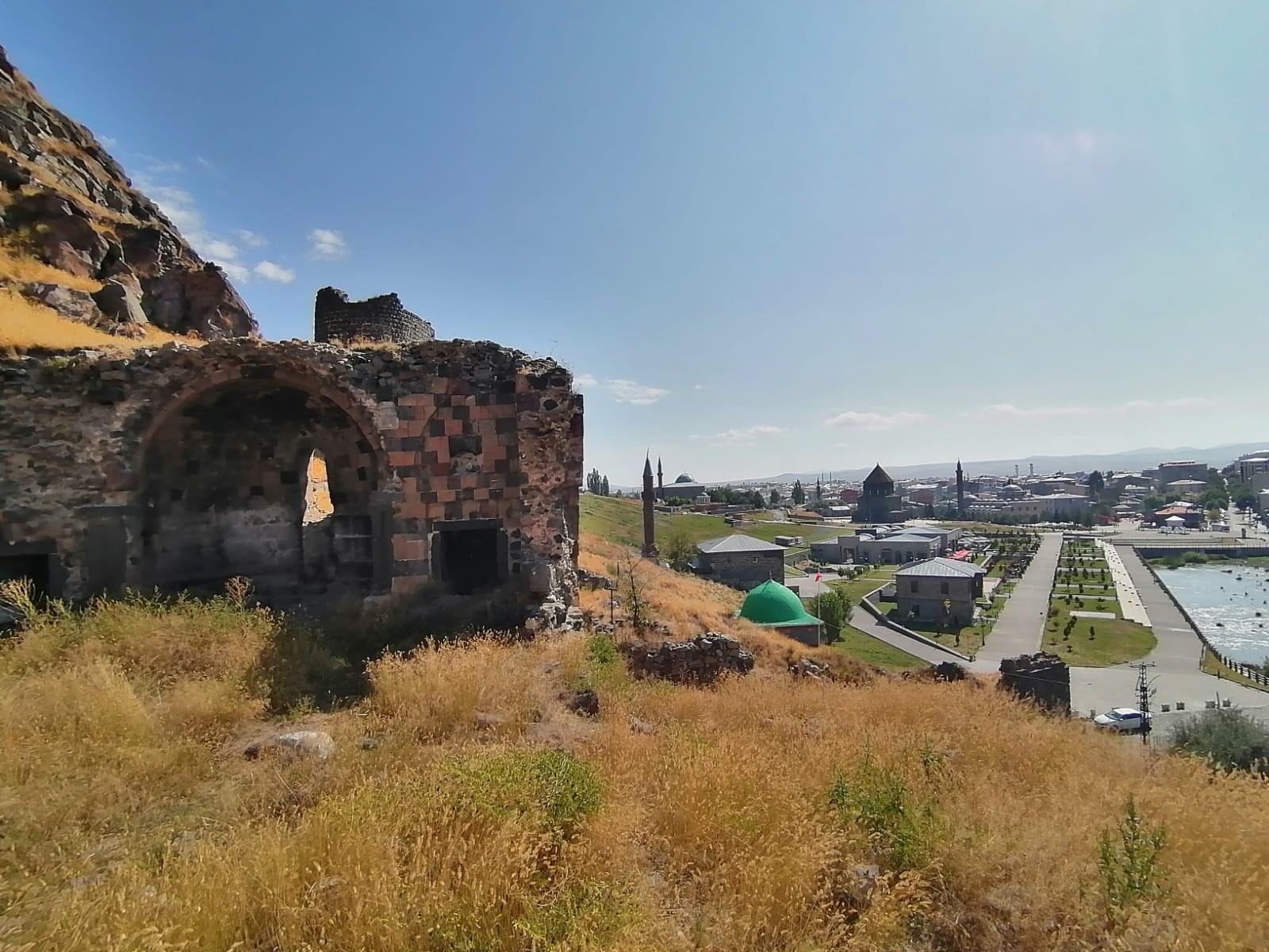 Kars'taki Kızıl Kilise Talan Edildi