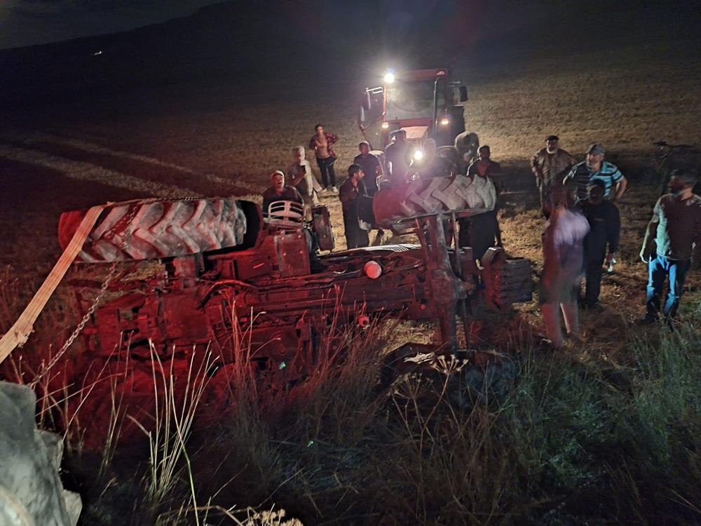 Selim'de traktör devrildi: 1 yaralı