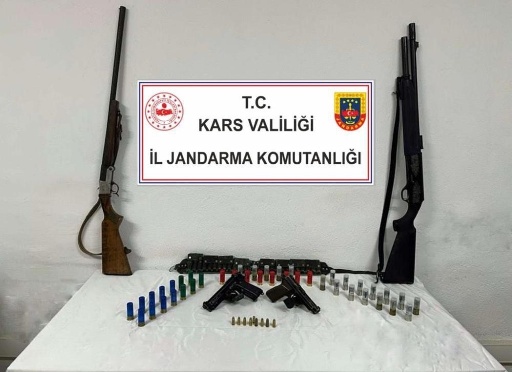 Kars'ta jandarma ruhsatsız silah ele geçirdi