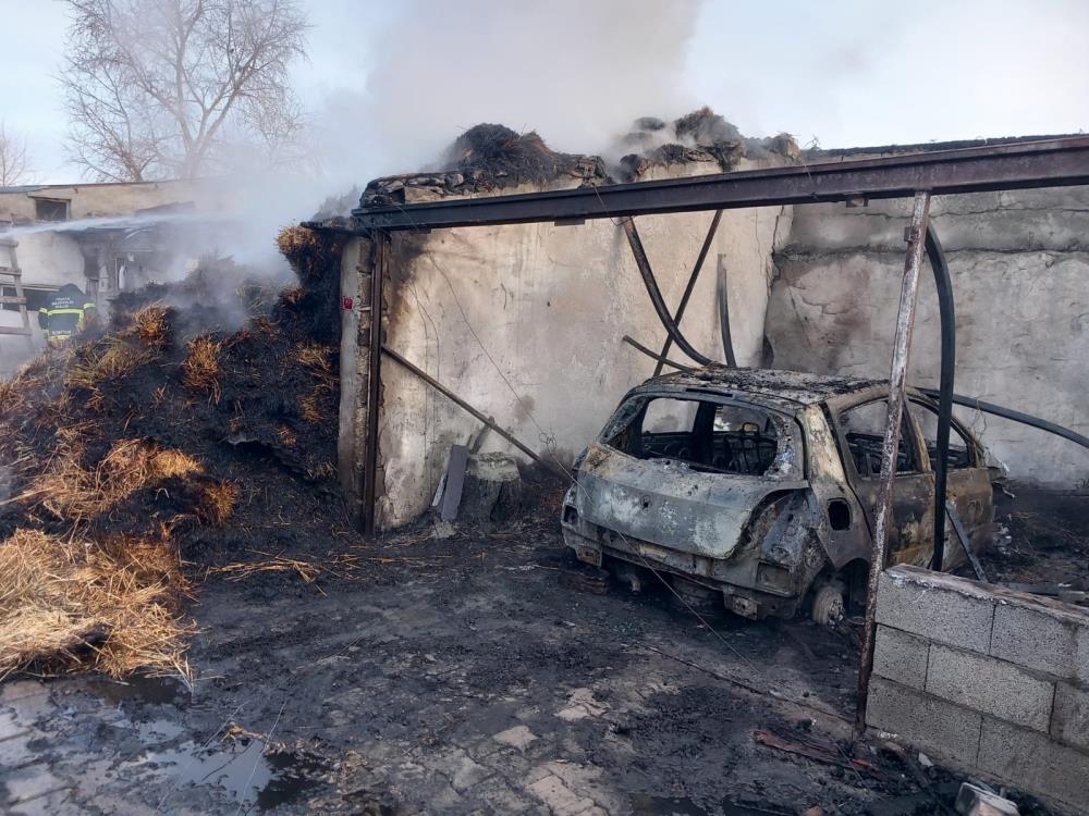  Kars'ta otomobil yanarak kül oldu