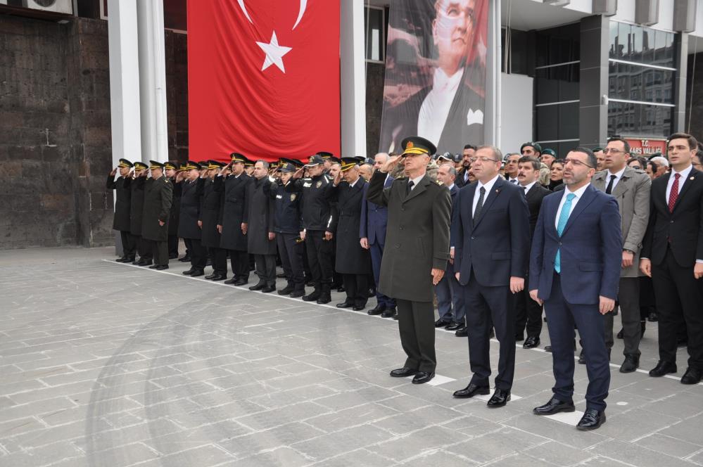 Atatürk ölümünün 85. yıldönümünde Kars'ta anıldı