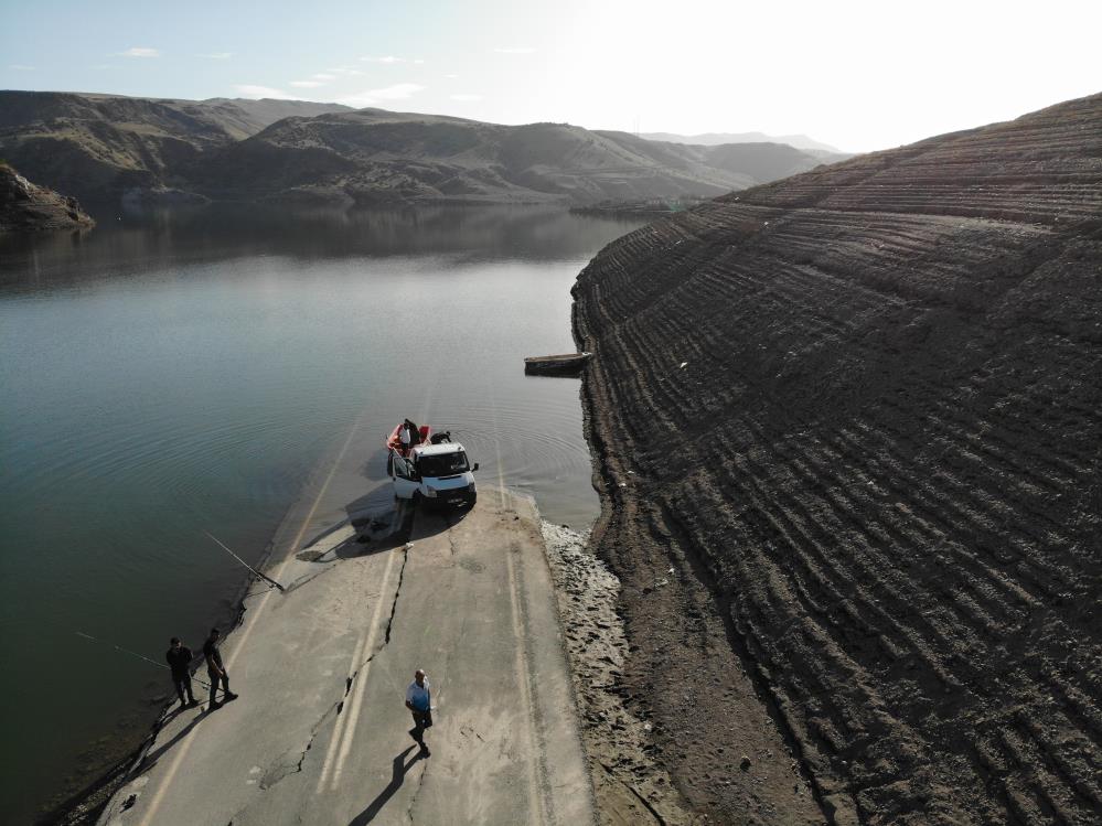 Kars Karakurt Barajı Gölü 50 metre çekildi