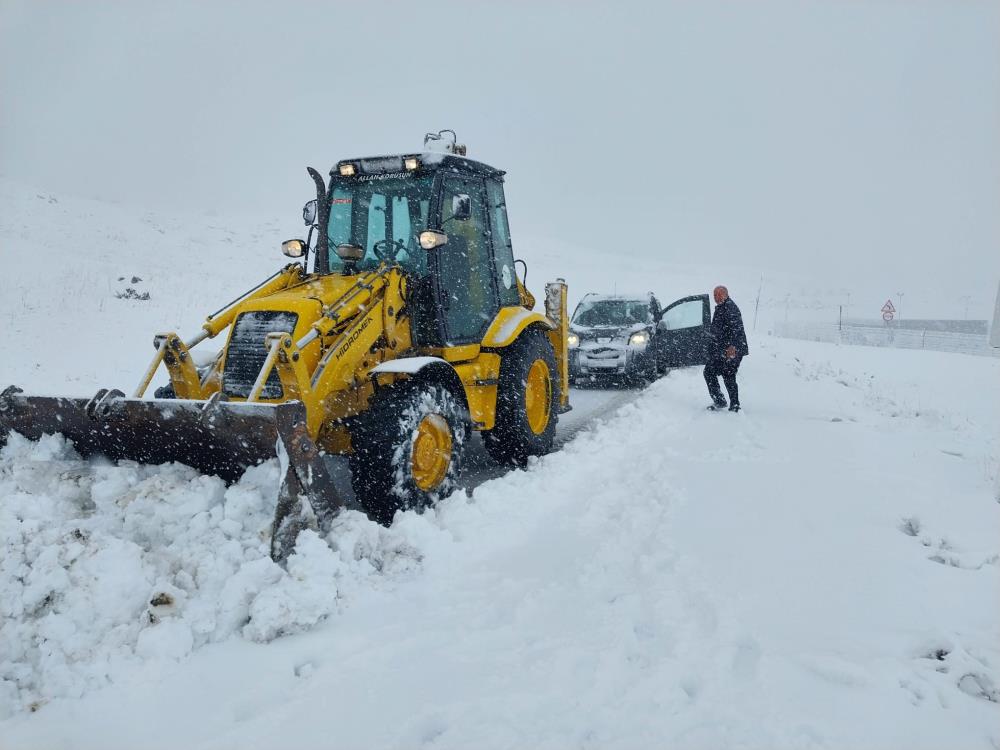 Meteoroloji uyarmıştı: Kars'ta yoğun kar yağışı