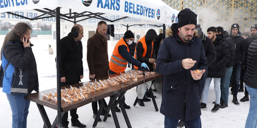 Kars Belediyesi Lokma dağıttı!