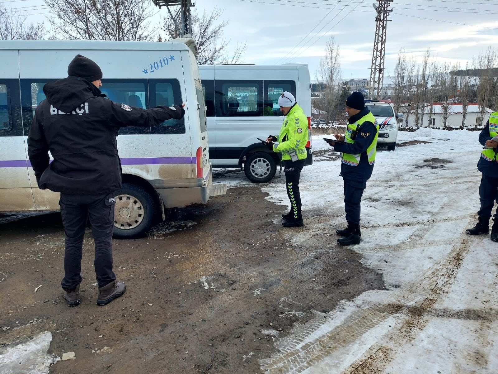 Kars'ta öğrenci servisleri denetleniyor