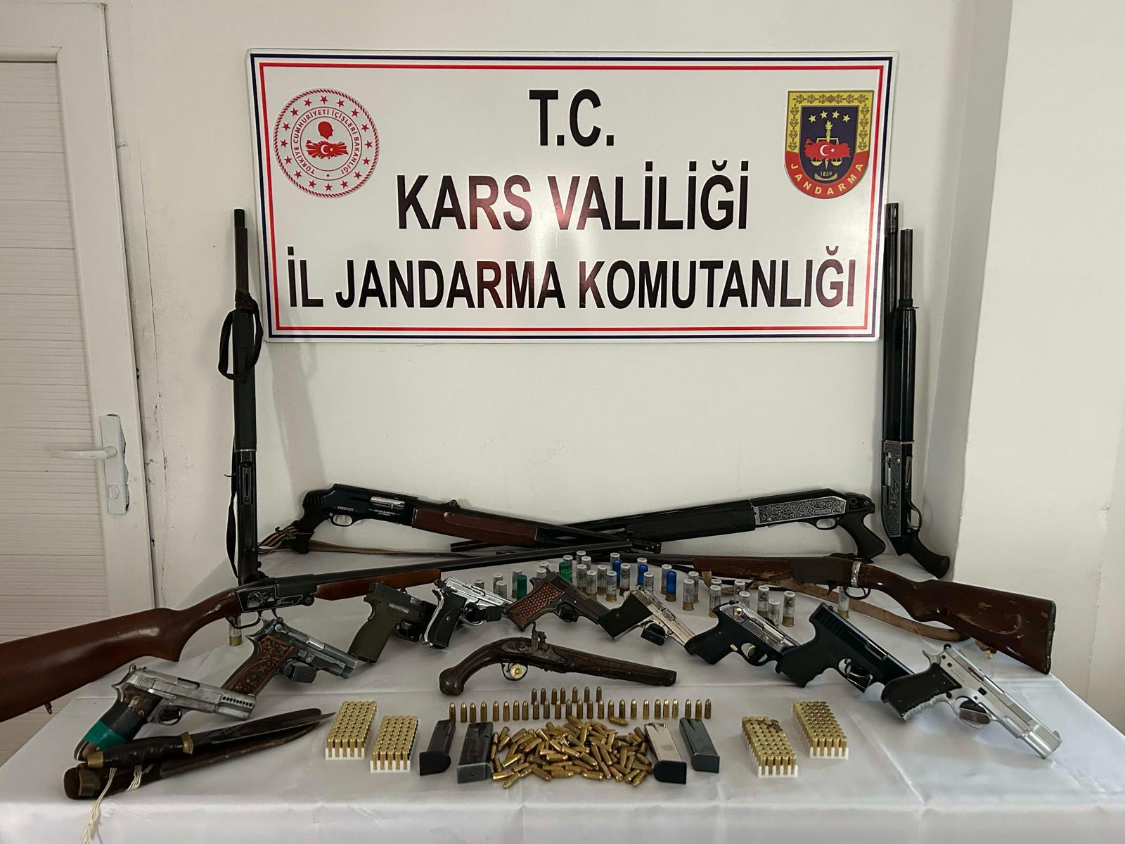 Kars'ta silah kaçakçılarına operasyon: 9 gözaltı