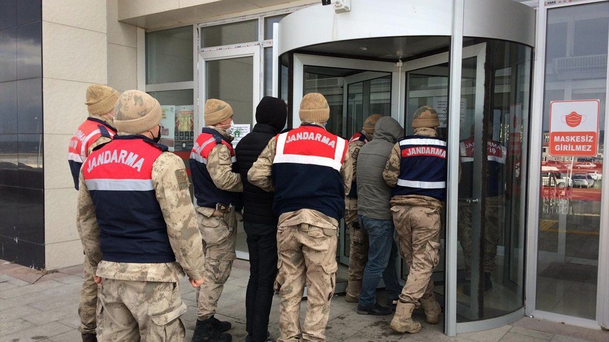 Kars'ta silah kaçakçılarına operasyon