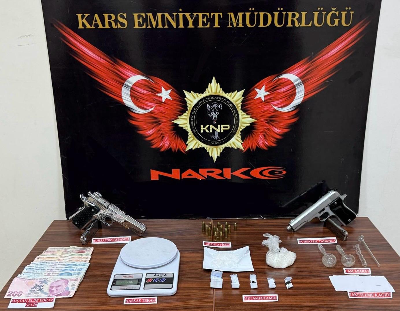 Kars polisinden silah ve uyuşturucu operasyonu