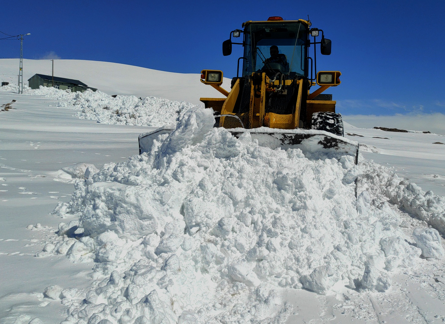Kars'ta 29 köy yolu ulaşıma kapandı