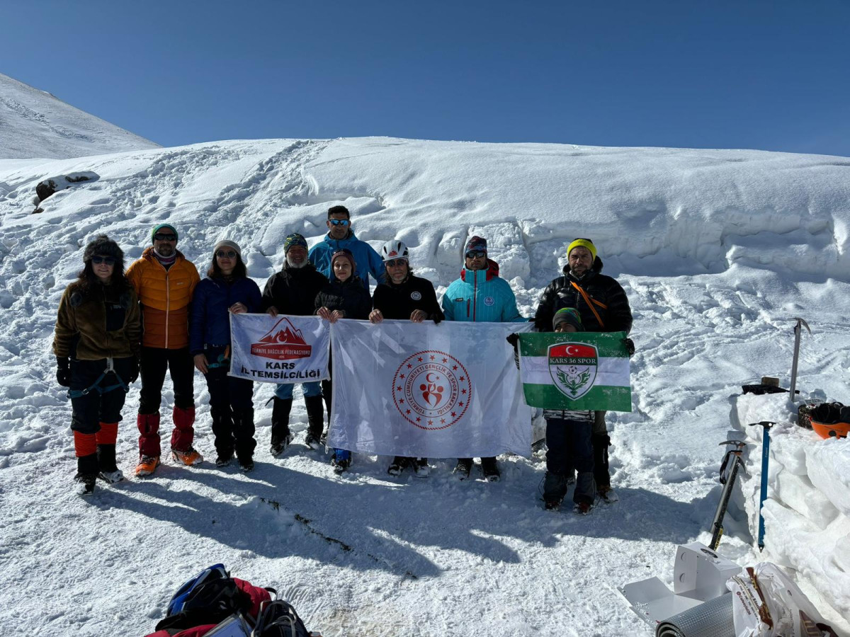 Kars'ta 7 dağcı kış dağcılık eğitimi aldı