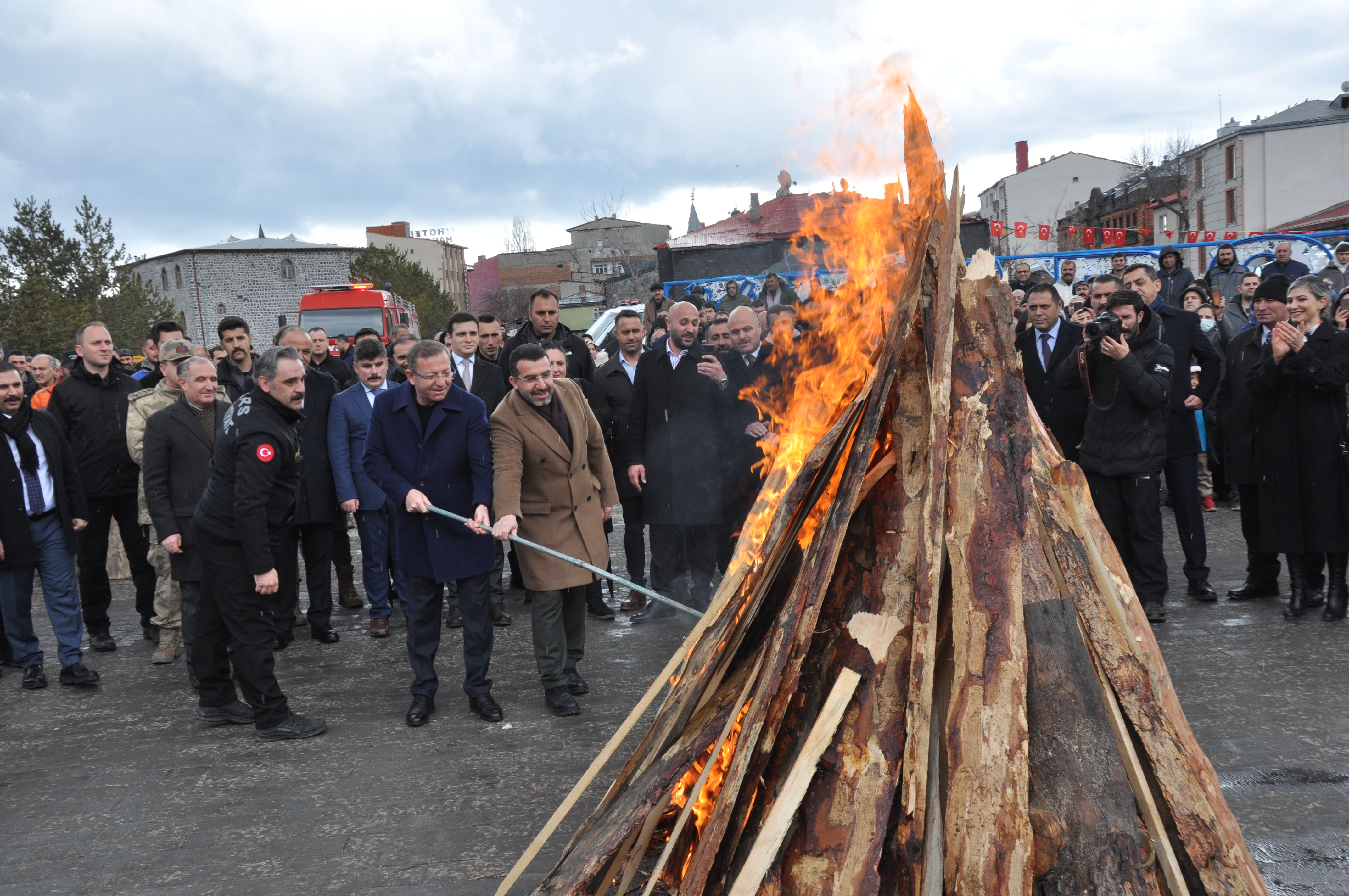 Kars'ta nevruz ateşi yakıldı