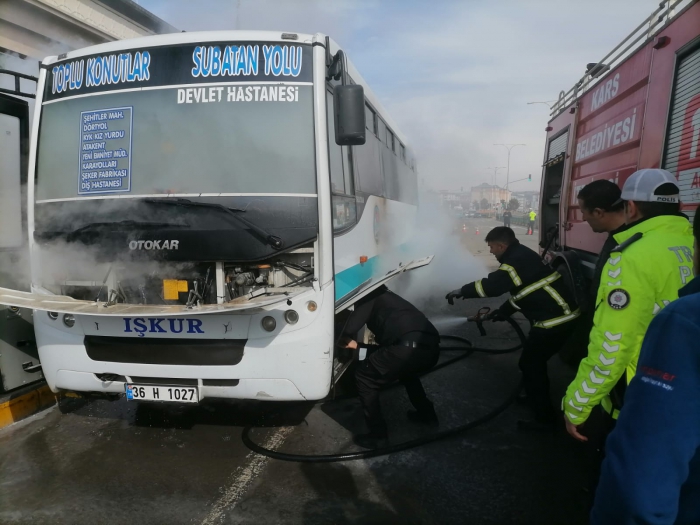 Kars'ta Özel Halk Otobüsü Seyir Halinde Alev Aldı