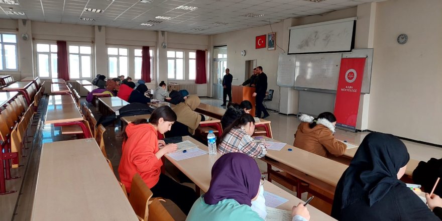 Kars'ta Umre Ödüllü Bilgi Yarışması Düzenlendi