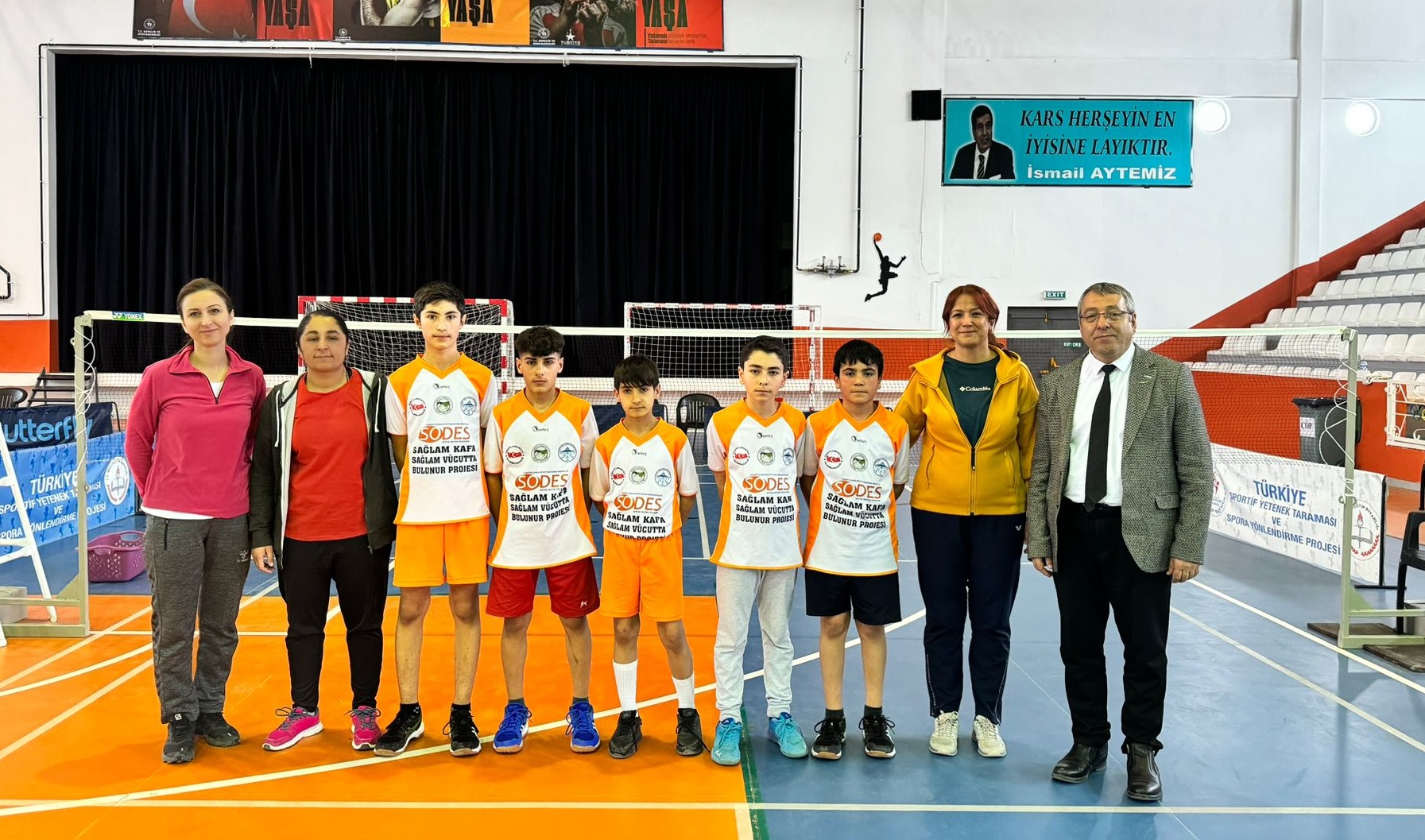 Mihralibey Ortaokulu Erkek Badminton Takımı ilerliyor
