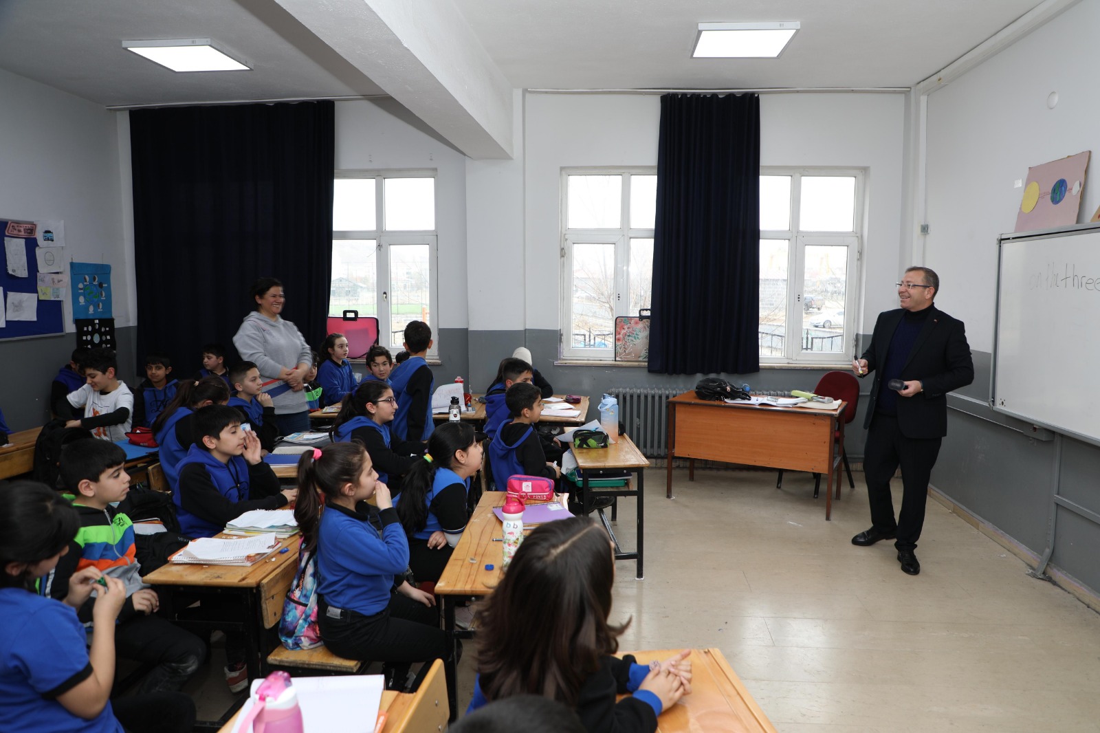 Vali Polat'ın Mahalle ve Okul Ziyaretleri Devam Ediyor