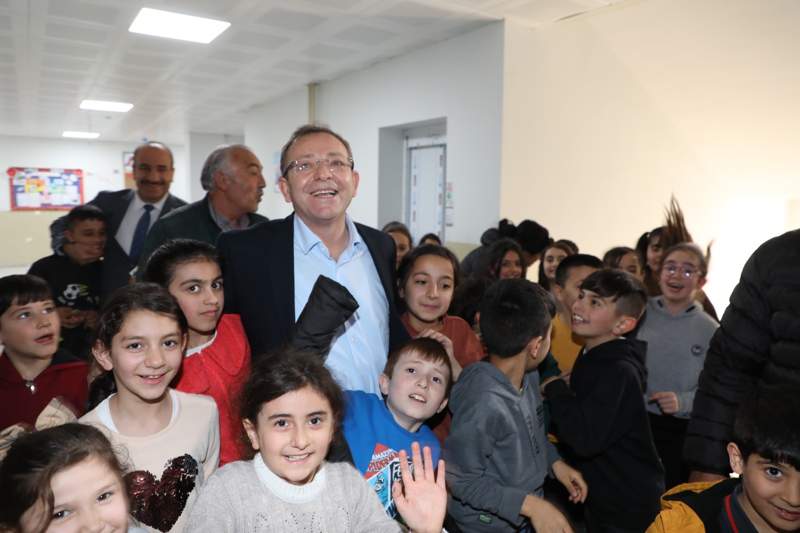 Vali Polat'ın Okul Ziyaretleri Devam Ediyor 