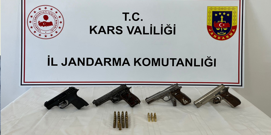 Kars'ta kaçak silah operasyonu: 4 gözaltı