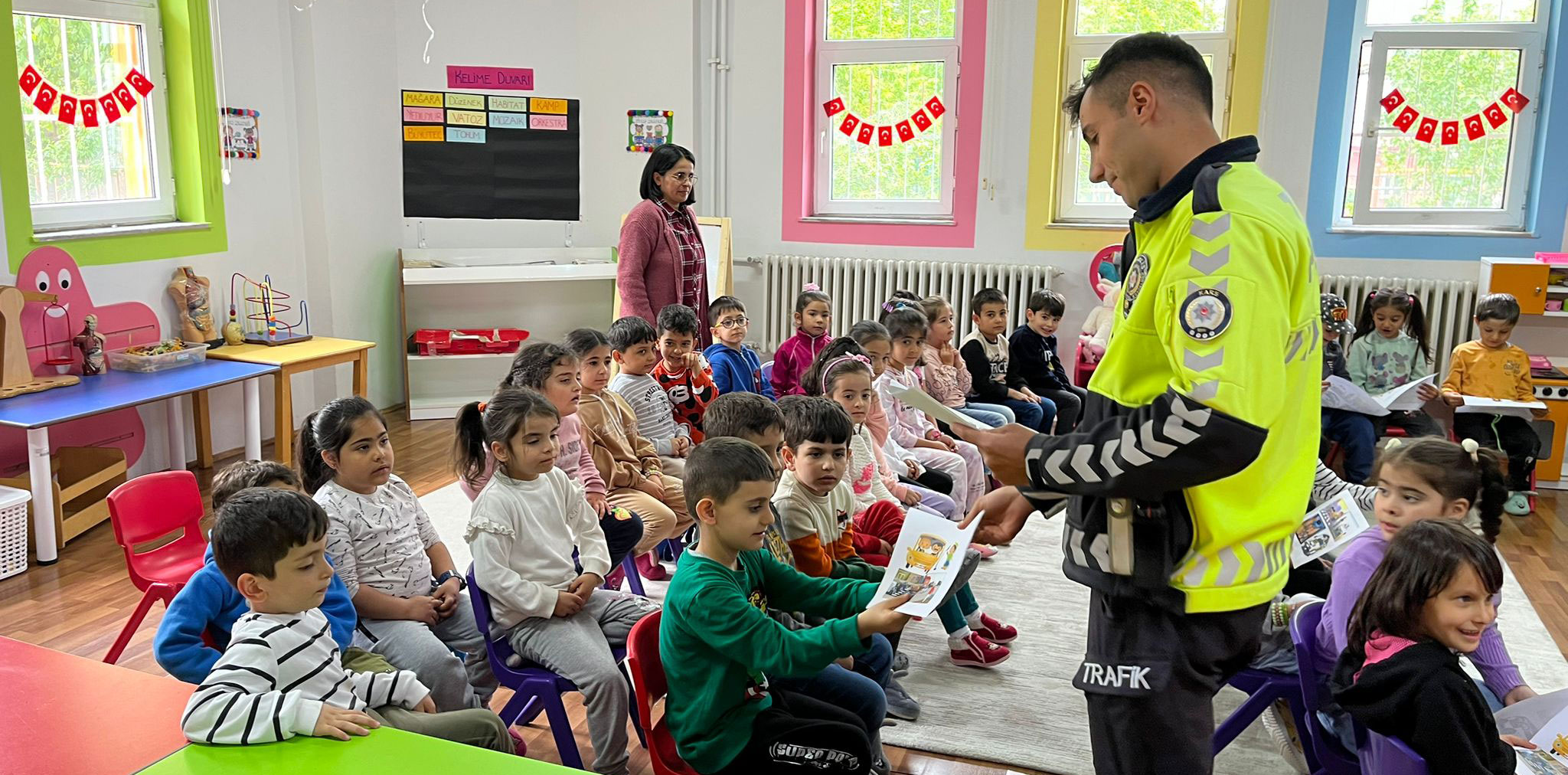 Kağızman'da öğrencilere trafik eğitimi verildi