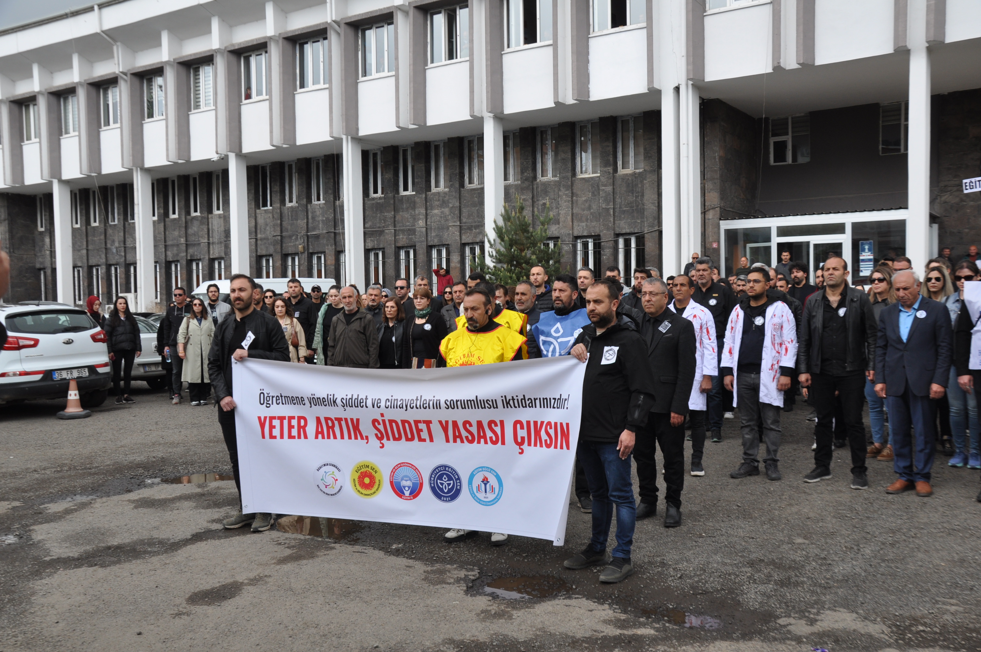 Kars'ta öğretmenler iş bıraktı