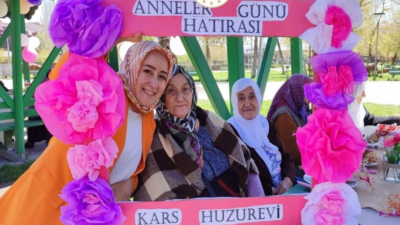 Huzurevinde Anneler unutulmadı...
