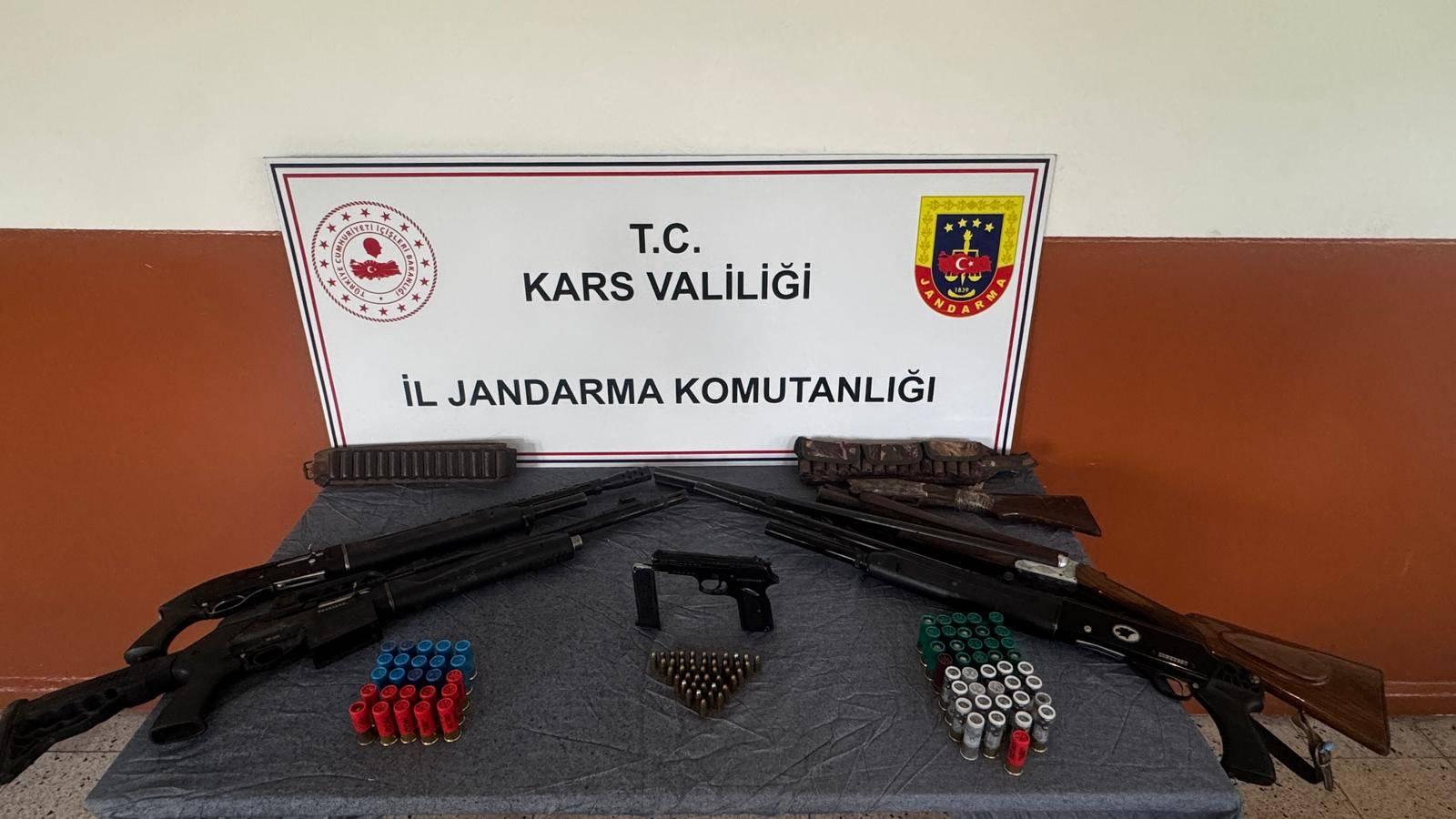 Kars'ta 4 adrese eş zamanlı baskın
