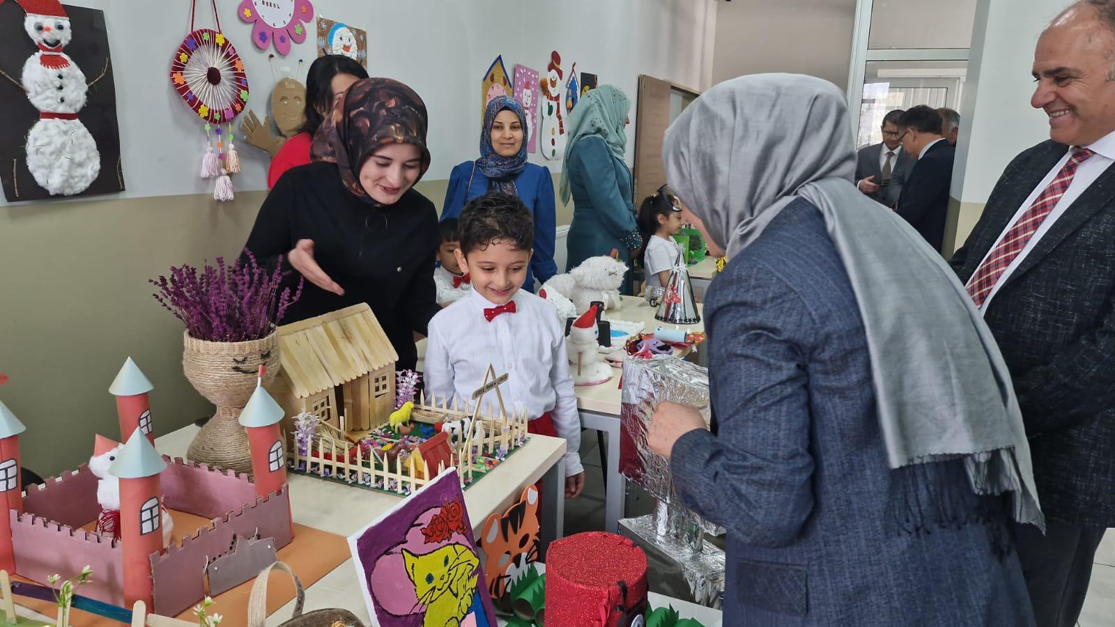 Kars'ta "Annemin Eli Benim Elim" Projesiyle Minikler ve Anneler El Ele