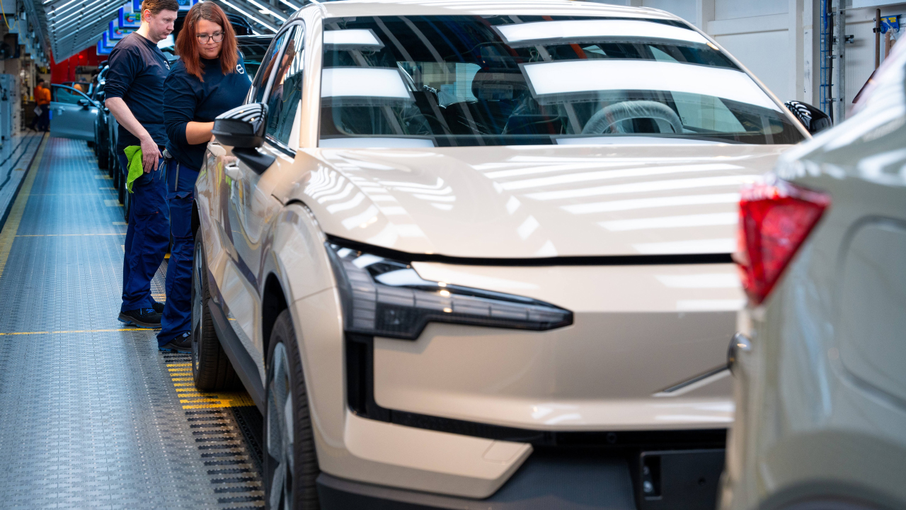 Volvo'dan Dev Kemer Sıkma: O Otomobil Devi Neden 3.000 Kişiyi İşten Çıkarıyor ve Türkiye'yi İlgilendiren EX30 Gelişmesi Ne?