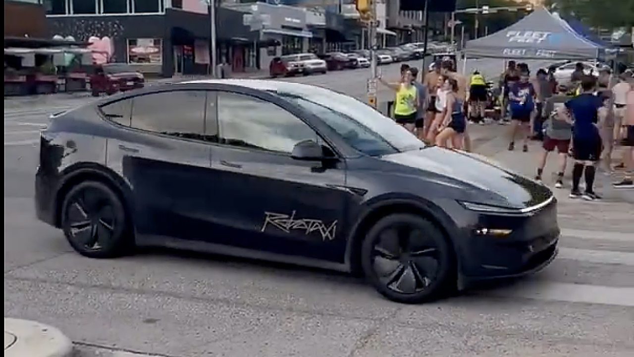 Elon Musk'tan Çarpıcı Açıklama: Tesla Robotaksi ve Otonom Araçlar Yolda! İşte Yeni Tarihler
