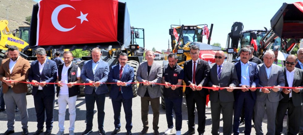 Kars İl Özel İdaresi'nde iş makinesi teslim töreni yapıldı