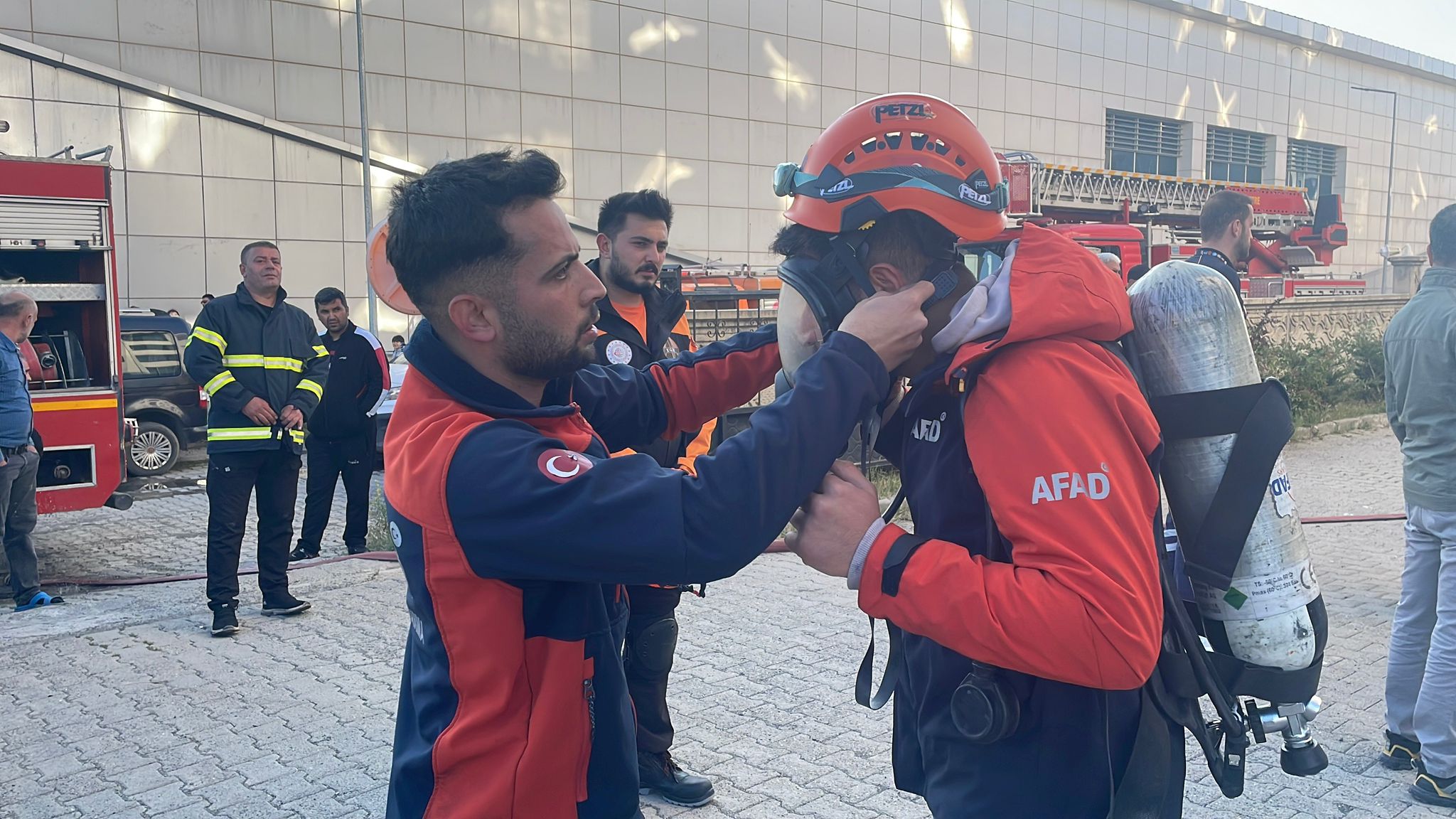 Kars'ta Apartmanın Bodrum Katında Patlama: Yangın ve Panik Yaşandı