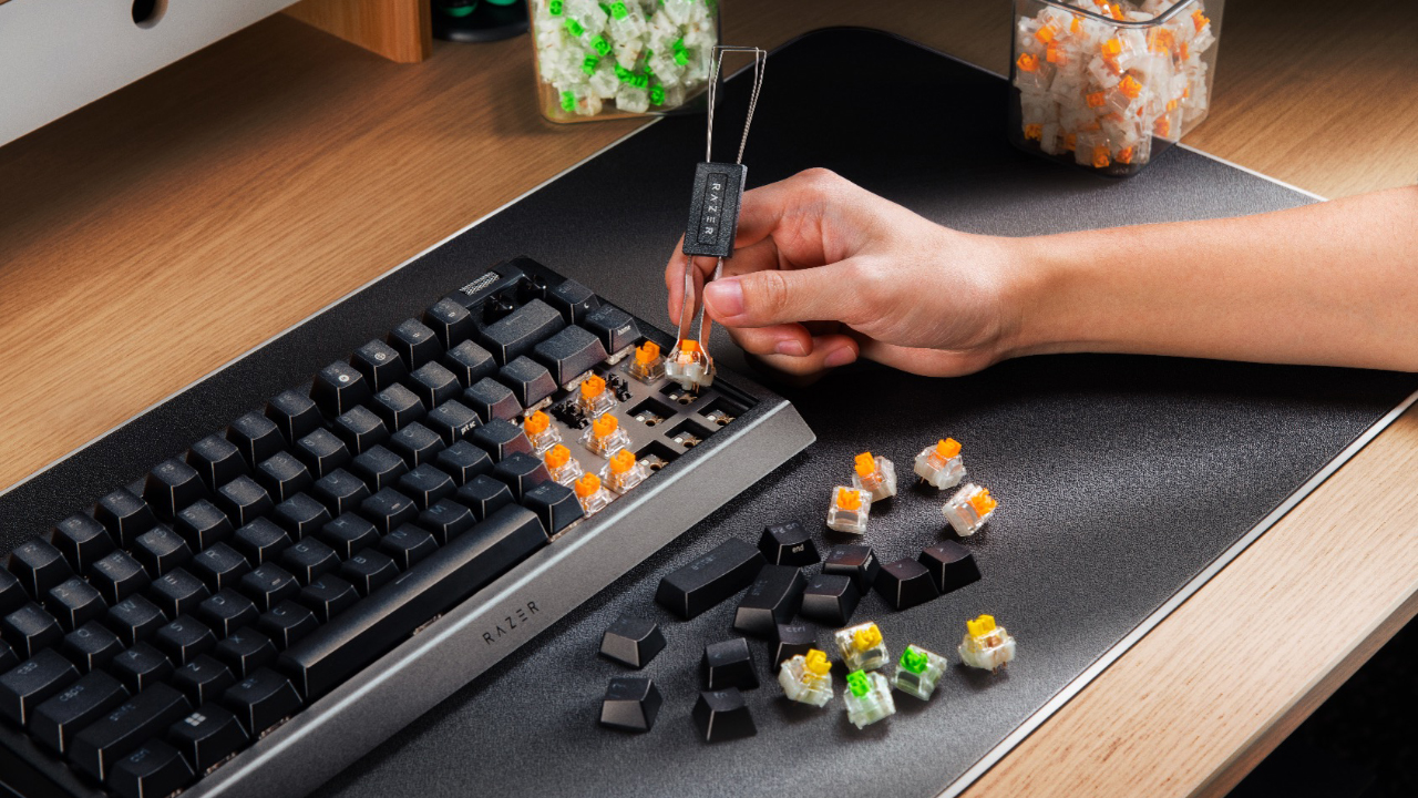 Razer Oyuncuları Şaşırttı: İşte O Razer BlackWidow V4 Kişiselleştirilebilir Klavye ve Rekortmen Dizüstü!