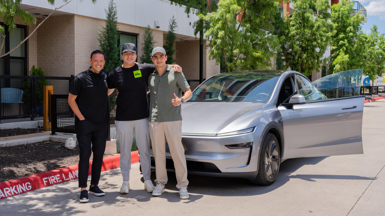 Tesla, otomotiv dünyasında bir ilke imza atarak ilk otonom araç teslimatını gerçekleştirdi! [Video]