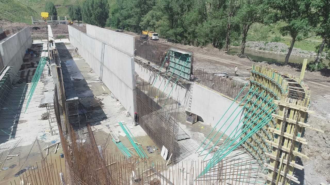 Atıksu Toplama ve Arıtma Tesisi devam ediyor