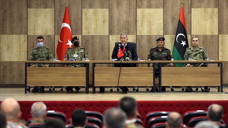 Milli Savunma Bakanı Akar, Libya'da askeri yetkililerle ortak araya geldi