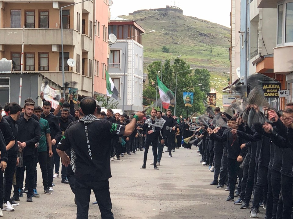 Kars'ta Binler Aşura Mateminde Tek Yürek Oldu: Duygusal Anlar Yaşandı