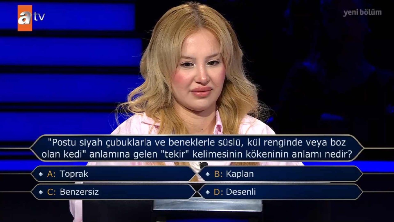 "Postu siyah çubuklarla ve beneklerle süslü, kül renginde veya boz olan kedi" anlamına gelen "tekir" kelimesinin kökeninin anlamı nedir?
