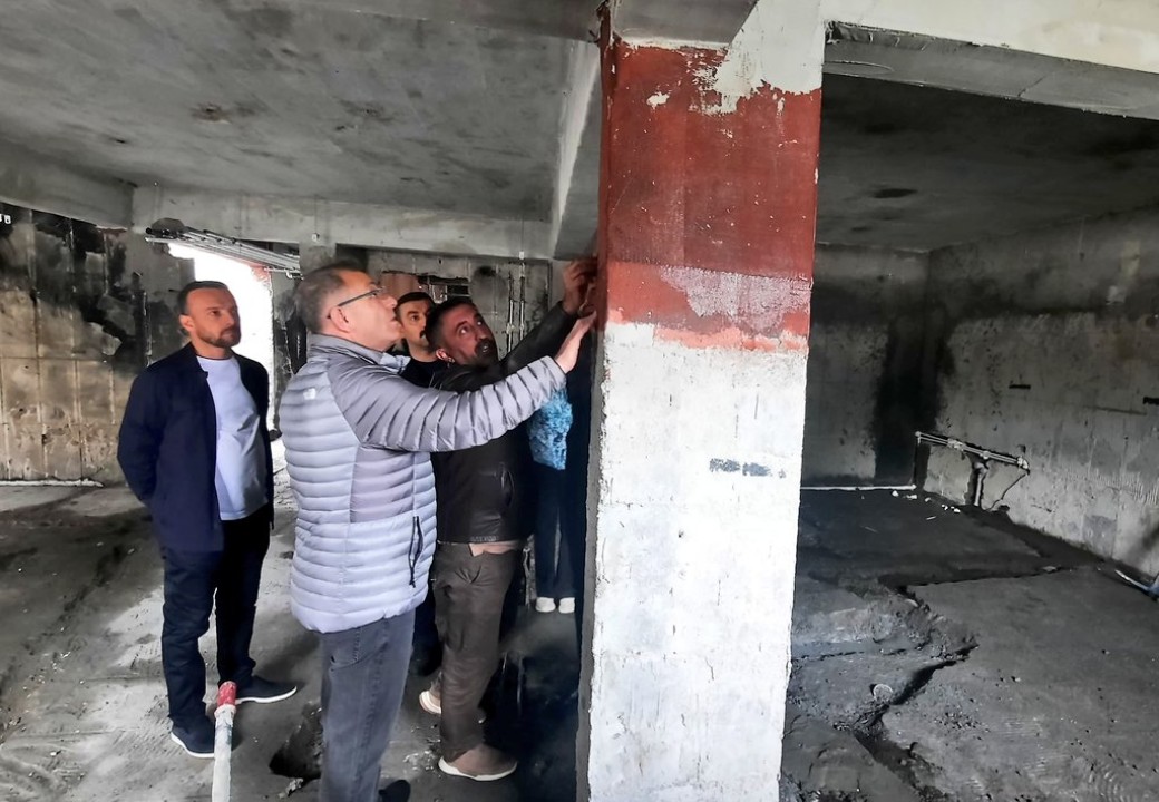 Çıldır Gölü Kıyısındaki Kütük Ev İnşaatına inceleme