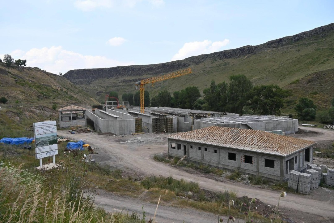 Kars Atıksu Toplama ve Arıtma Tesisi tüm hızıyla sürüyor