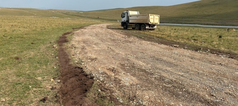 Susuz Çamçavuş Yayla Yolu'nda Stabilize Yol Çalışması Tamamlandı
