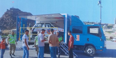 Jandarmadan simülasyon aracıyla emniyet kemeri farkındalık etkinliği