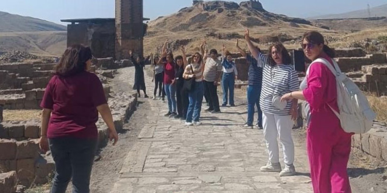 Kars Engelsiz Yaşam Merkezi Bireylerinden Ani Ziyareti