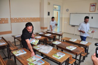 Ücretsiz ders kitapları okul sıralarındaki yerini aldı