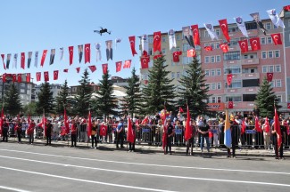 Kars'taki Zafer Bayramı kutlamalarında dron tehlikesi!