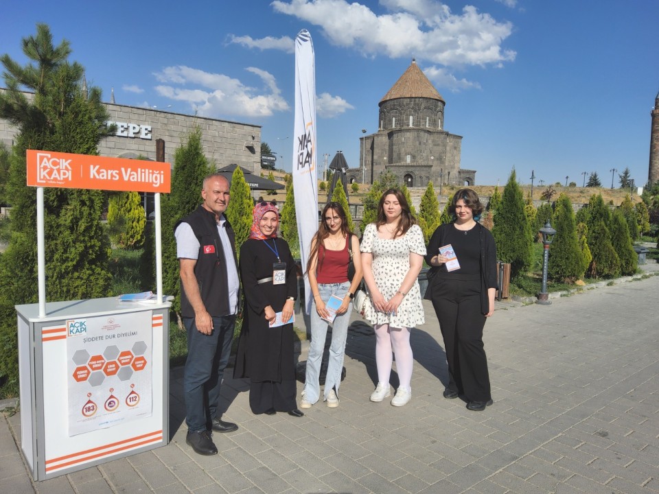 Açık Kapı Şube Müdürlüğü ekipleri stant kurdu