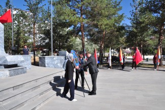 2025-2026 eğitim öğretim dönemi çelenk töreniyle başladı