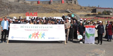 Kars’ta sağlıklı yaşam yürüyüşü yapıldı