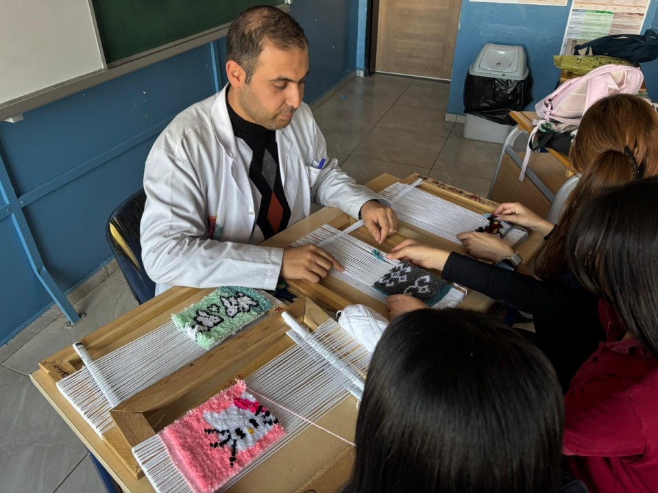 Kars'ta gelenek yaşıyor, ilmek ilmek sanat doğuyor