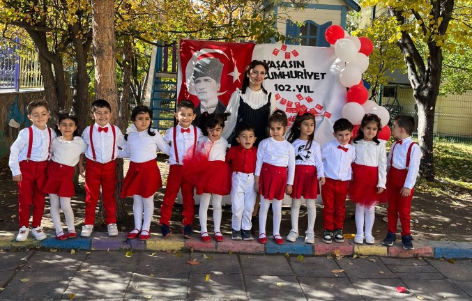 Minik öğrenciler "Cumhuriyet Bayramı"nı coşkuyla kutladı