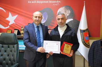 Kars'ta örnek sürücü ödüllendirildi