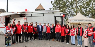 Kars Valisi Ziya Polat’tan “Kan Bağışı''